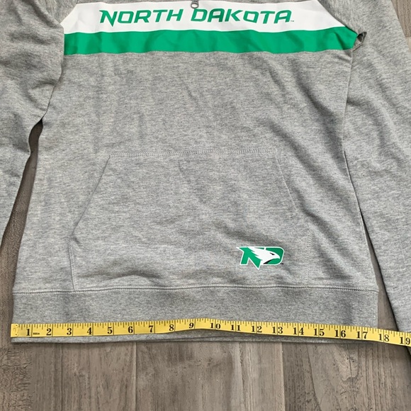 E5 North Dakota State Neck Zipper Sweatshirt. - Picture 2 of 7